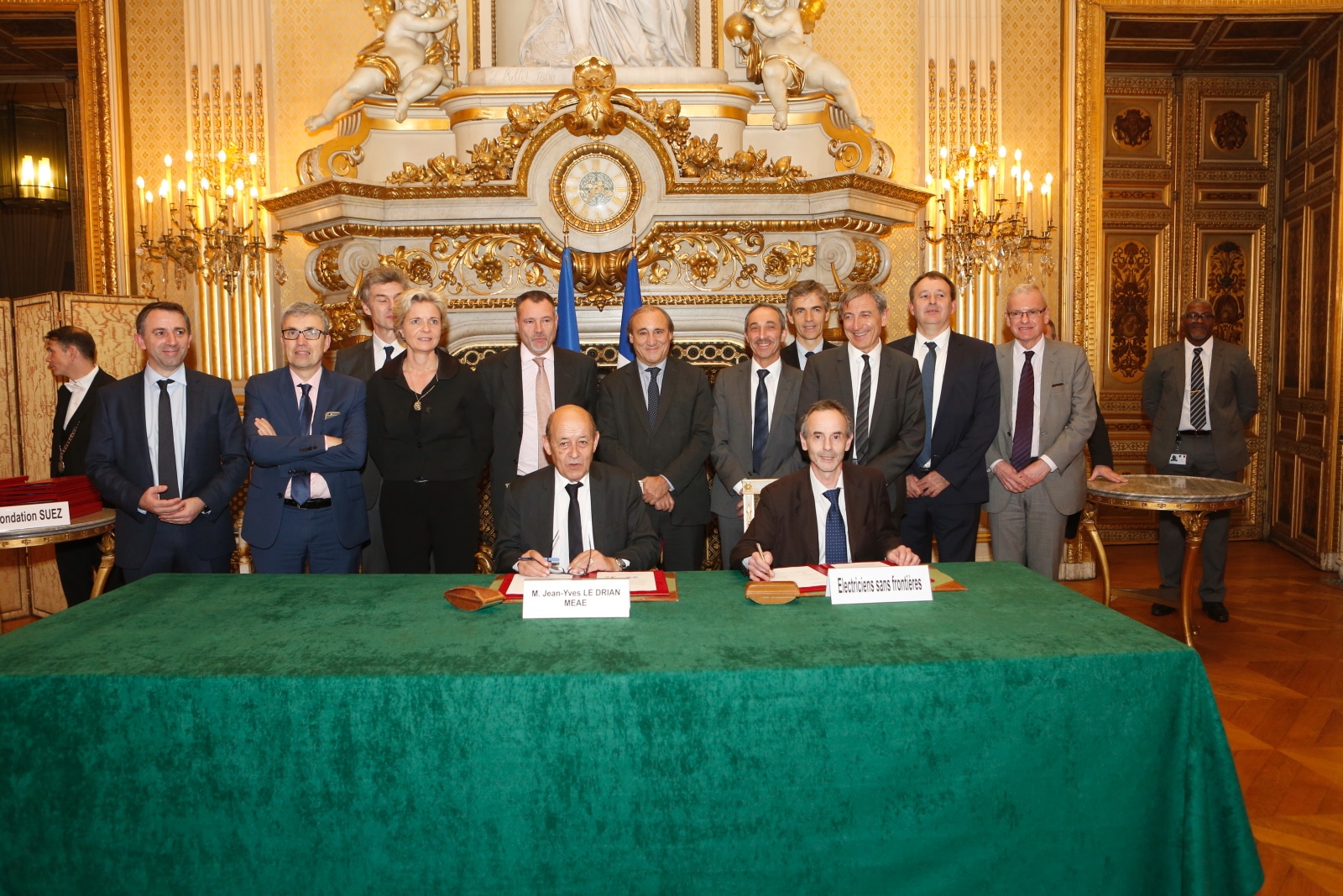 Signature Centre de crise - Photo officielle