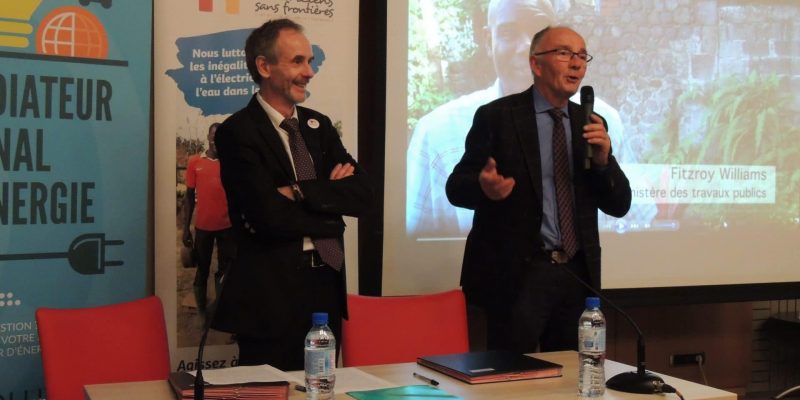 Jean Gaubert, Président du Médiateur national de l’énergie (à droite) et Hervé Gouyet, Président d’Electriciens sans frontières (à gauche).